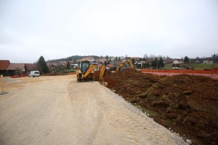 GRADNJA DOMA ZAŠČITE IN REŠEVANJA Z MEDGENERACIJSKIM CENTROM RAKEK 11 FOTO LJUBO VUKELIČ